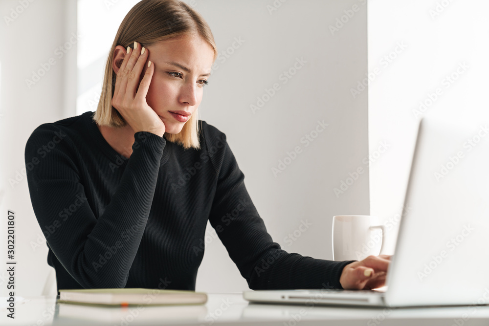 Confident attractive young business woman Confident attractive young business woman