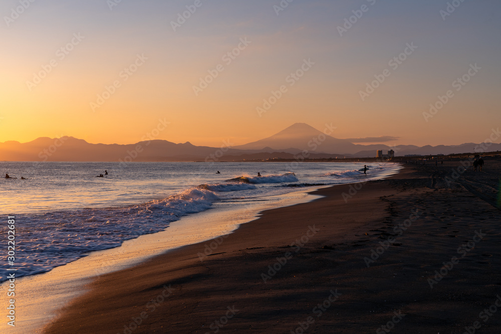富士山と夕焼け（鵠沼海岸）