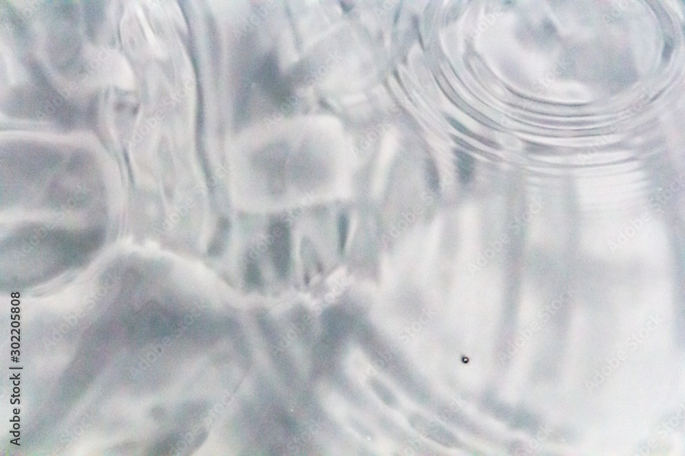 Obraz premium Water droplets and the color of raindrops in the rainy season