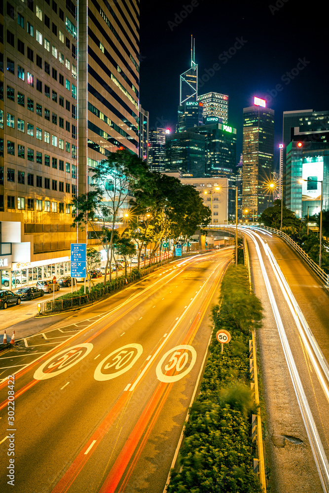 Fototapeta premium busy traffic in hong kong at night