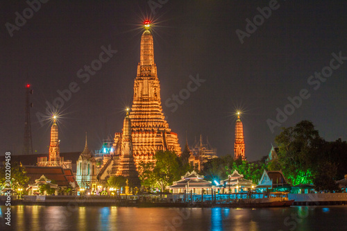 Tempel in Bangkok bei Nacht