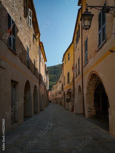 Fototapeta Naklejka Na Ścianę i Meble -  narrow street in old town of italy