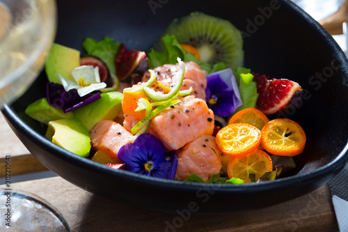 Salmon ceviche with avocado, kiwi and figs