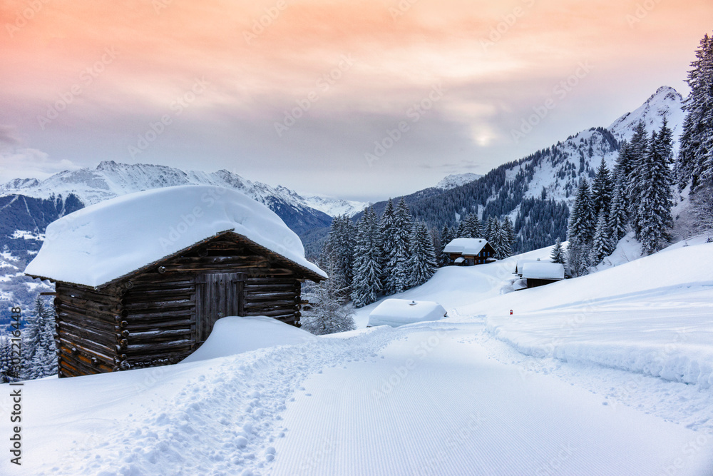 Weihnachtliche Winterlandschaft in den Alpen