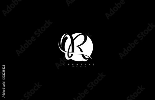 Text Initial R Letter Rounded Shape Linked Swoosh Logo