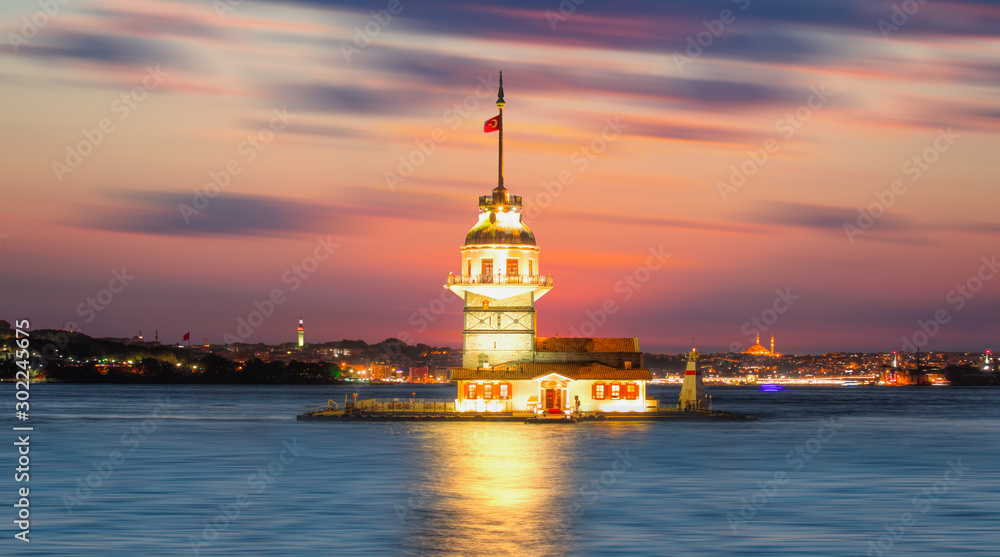 Fototapeta premium Istanbul Maiden Tower (kiz kulesi) at sunset - Istanbul, Turkey