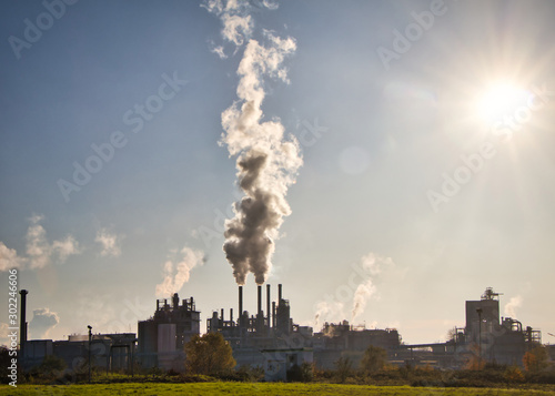 Industrie mit Schornstein im Gegenlicht photo