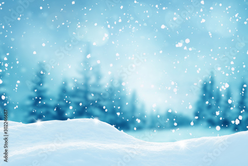 Fototapeta Boże Narodzenie krajobraz.Tło śniegu.Zimowa bajka.Wesołych Świąt i szczęśliwego nowego roku kartkę z życzeniami z miejsca kopiowania.