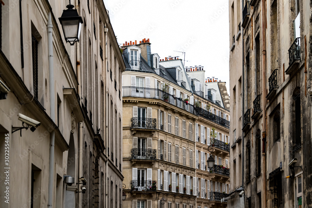 Stadthäuser Paris Fassaden Architektur Frankreich Metropole typisch Balkone Dächer Kamine
