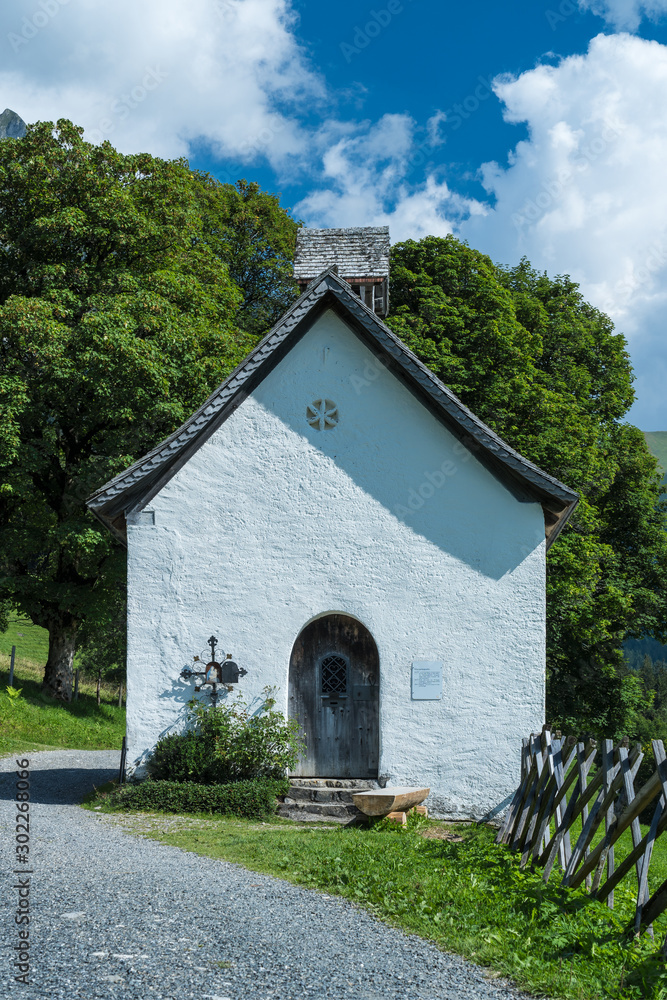 Marienkapelle aus dem 17. Jahrhundert im ehemaligen Bergbauerndorf Gerstruben im Dietersbachtal, einem östlichen Seitental des Trettachtales.bei Oberstdorf im Landkreis Oberallgäu in Bayern.
