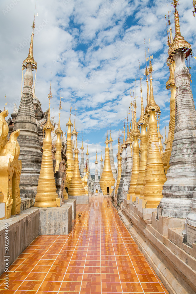 Fototapeta premium Shwe Inn Dein Pagoda