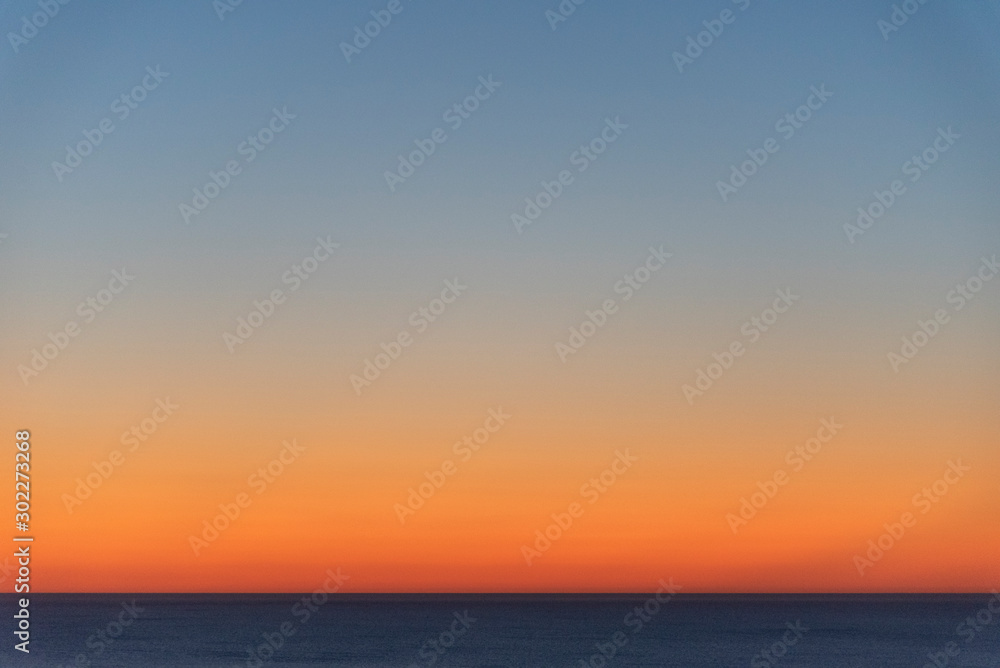 Sonnenuntergang über dem Meer in Trouville-Sur-Mer, Frankreich