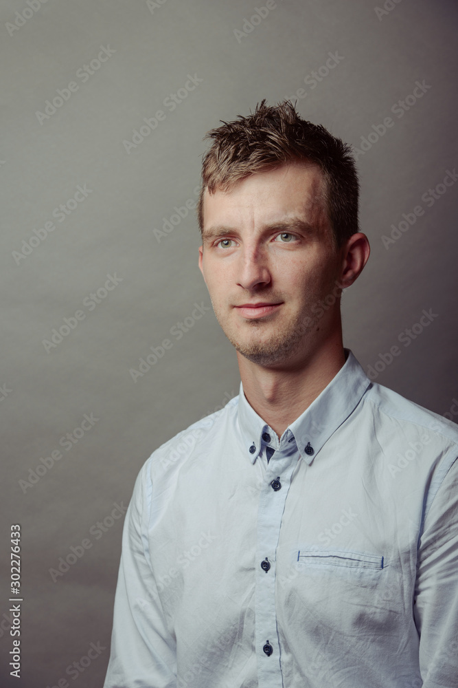 Obraz premium Portrait of a smart serious young man