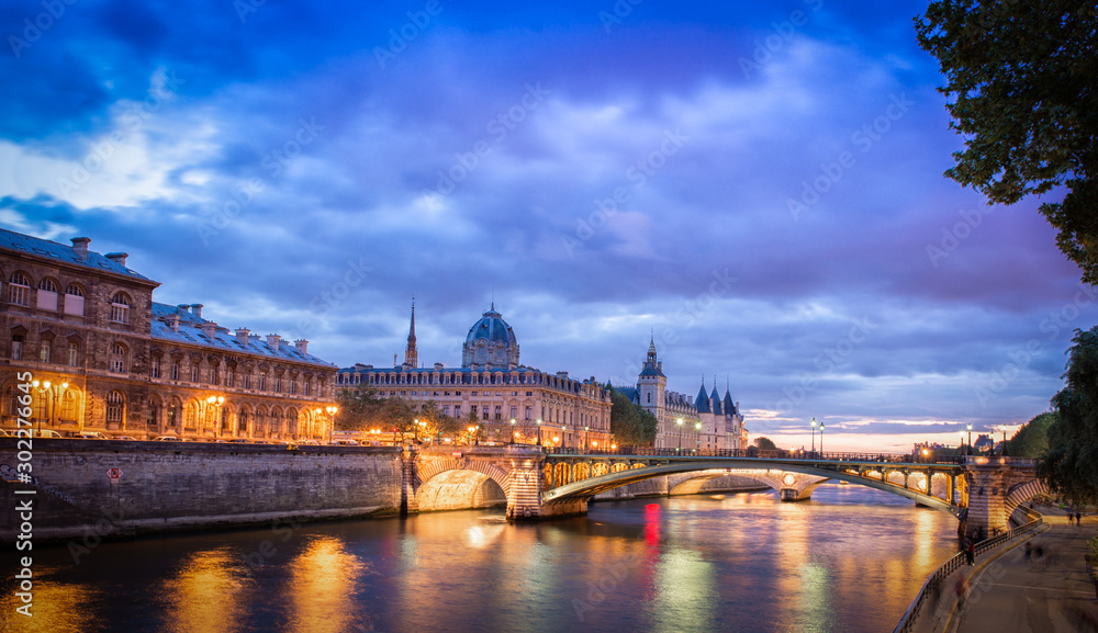 paris river night