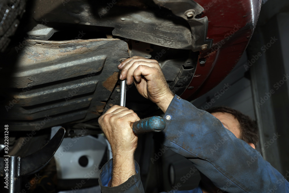 Obraz premium car repair in the service of reality, dirty hands of a car mechanic