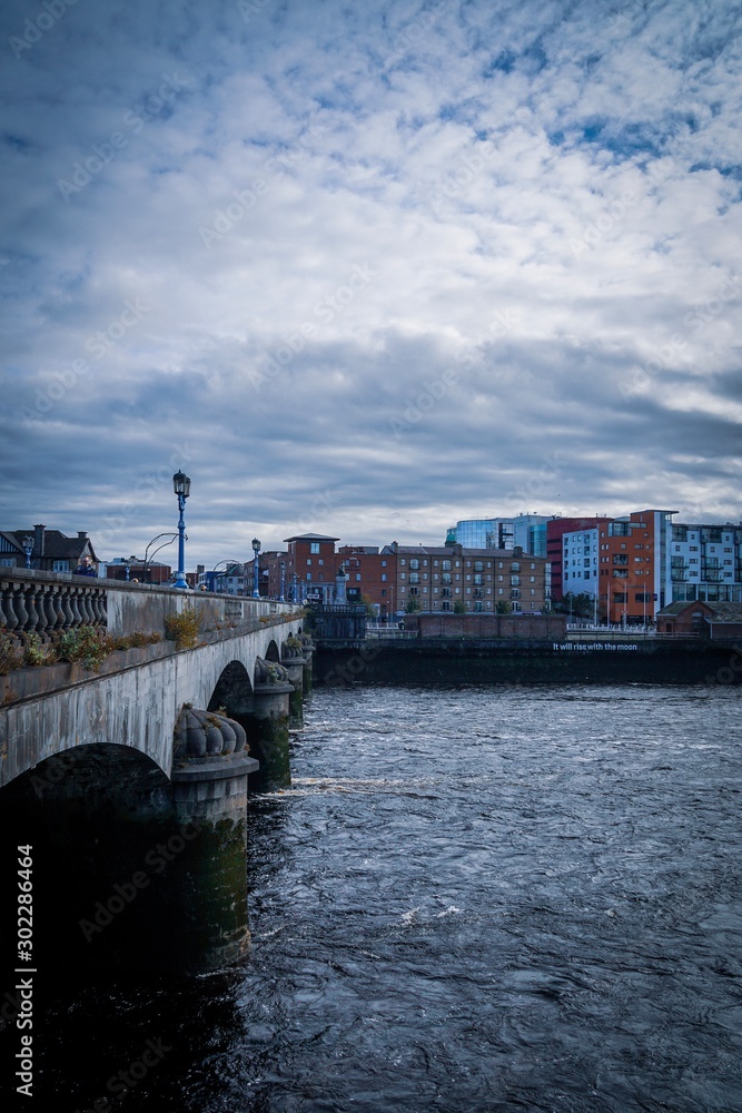 Fototapeta premium Bridge over River Shannon, Limerick Ireland