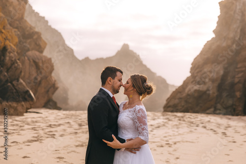 profile of newlyweds want to kiss on the backdrop of high cliffs