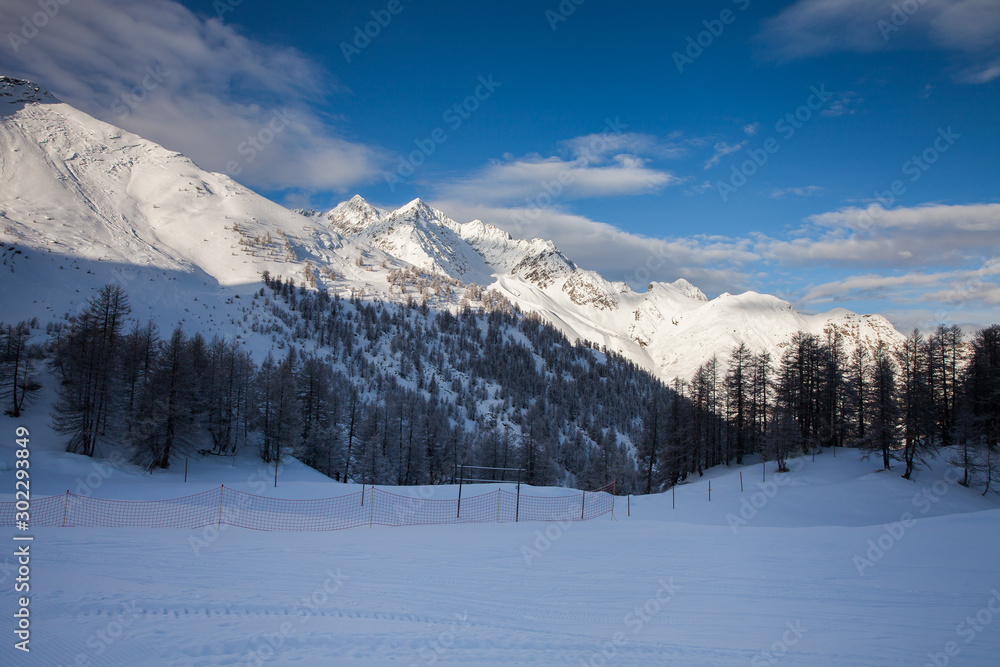 Fototapeta premium Krajobraz górski w Serre Chevalier, Alpy Francuskie