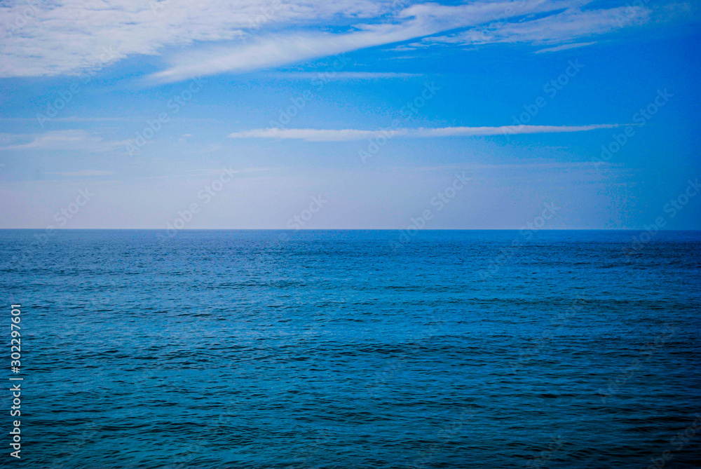 Obraz premium Beautiful waves of the Atlantic Ocean