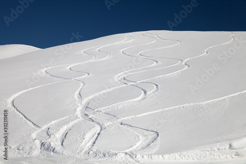 Εκτύπωση καμβά traces of skiers in the snow, freeride in the mountains