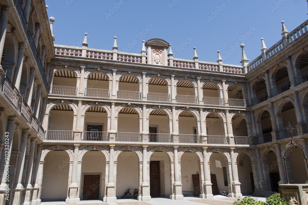 Patio universidad de Alcalá de Henares