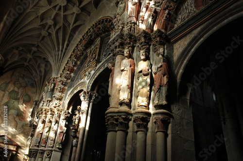 Portada románica polícroma de la iglesia de Ourense (Galicia - España)
