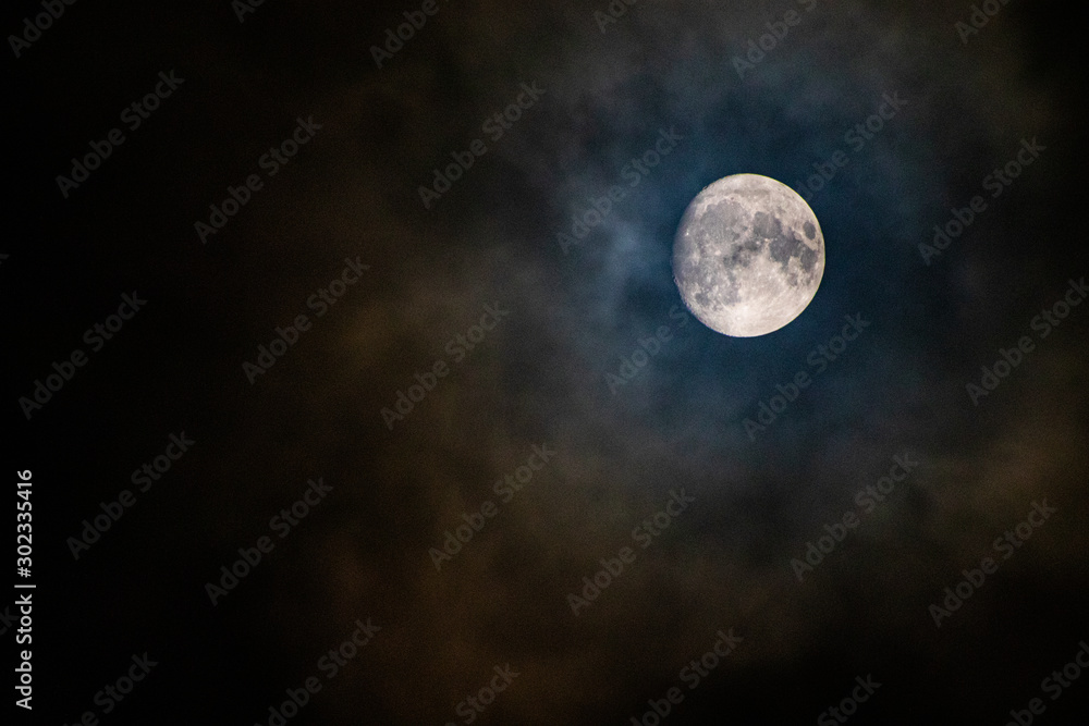 full moon in the cloudy night sky