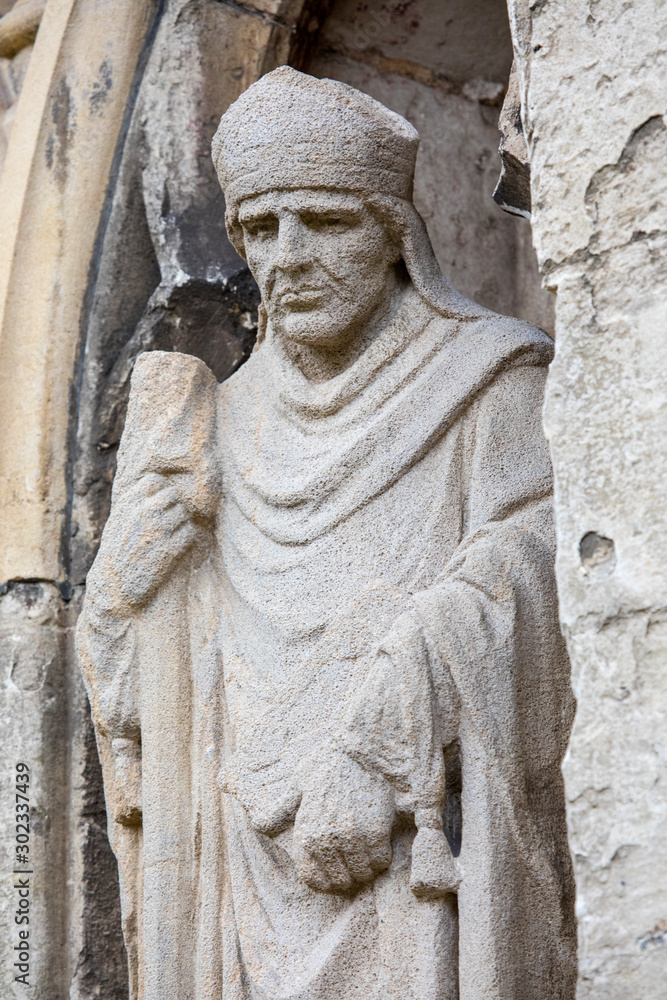 Obraz premium Sculpture on the Exterior of Exterior Cathedral