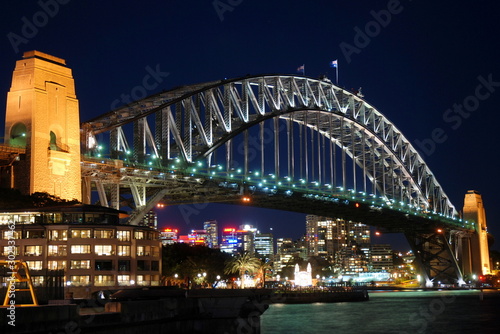 Sidney by night  © paola