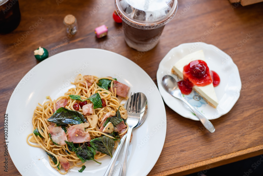 Stir-Fried Spaghetti With Dried Chili And Crispy Bacon Stir-Fried Spaghetti With Dried Chili And Crispy Bacon