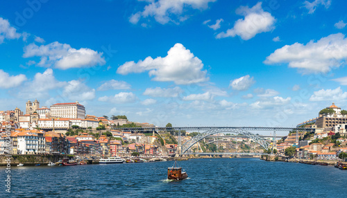 Tourist boat and Douro River in Porto © Sergii Figurnyi