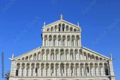 Beautiful Italian architecture facade in pisa © Vaibhav