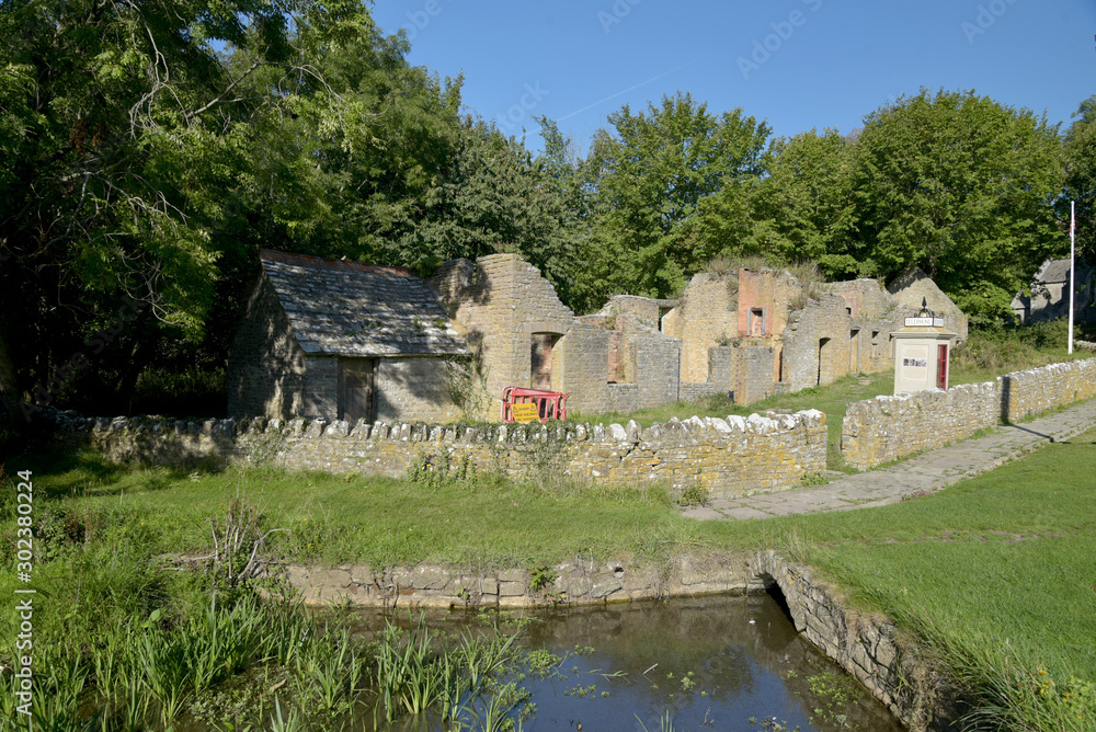 Φωτογραφία Ruined cottages in the deserted village of Tyneham, Dorset on the south coast