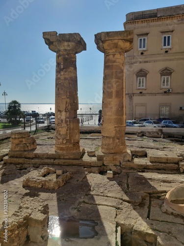 Taranto - Colonne doriche in controluce photo