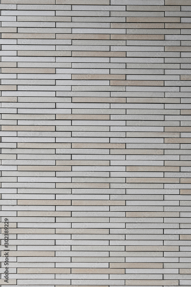 ベージュ色のタイル壁