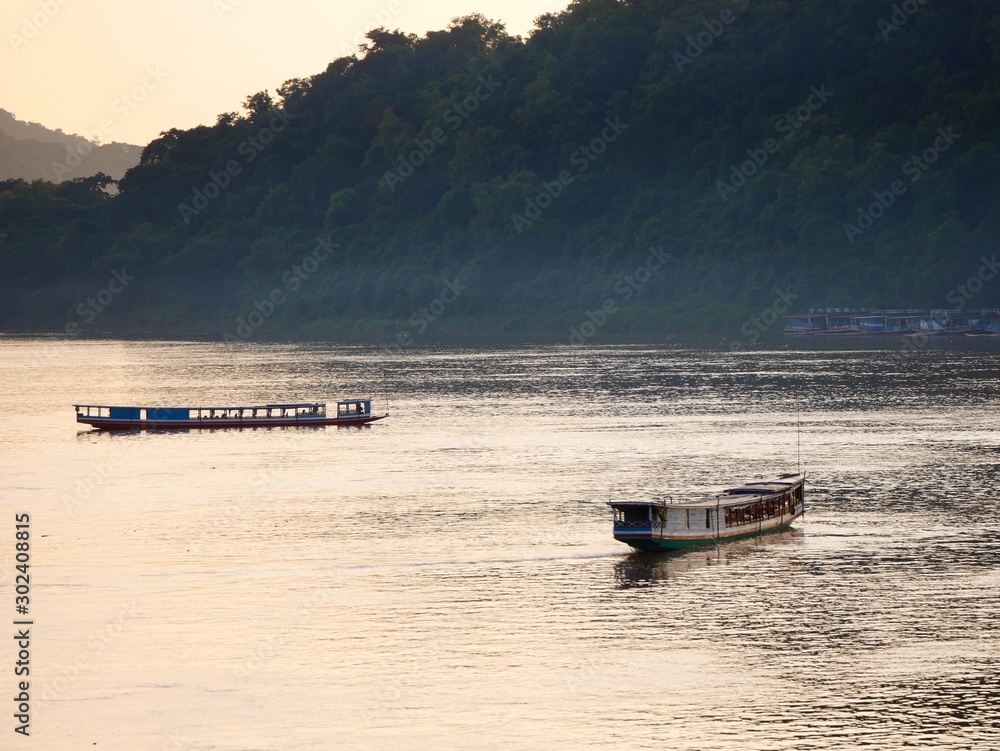 Obraz premium boat at sunset and beautiful countryside 