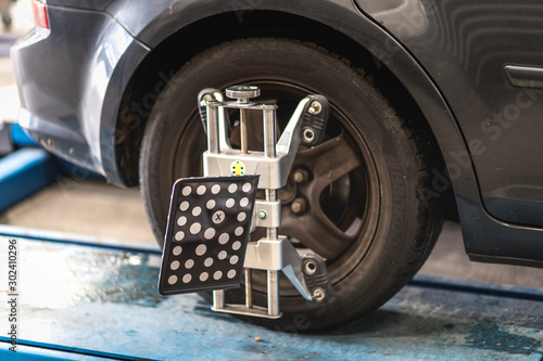 Géométrie et parallélisme d'une voiture dans un garage