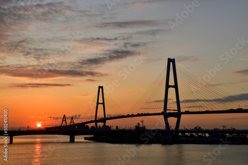 名港中央大橋からの日の出