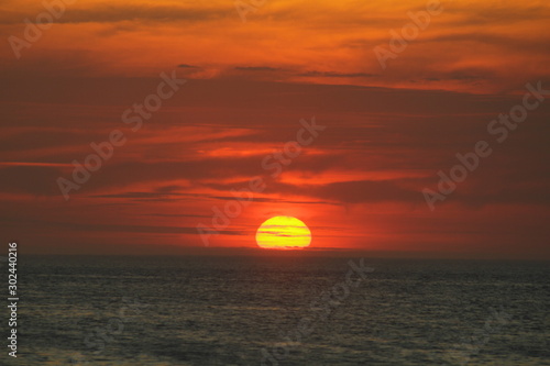 sol en el mar