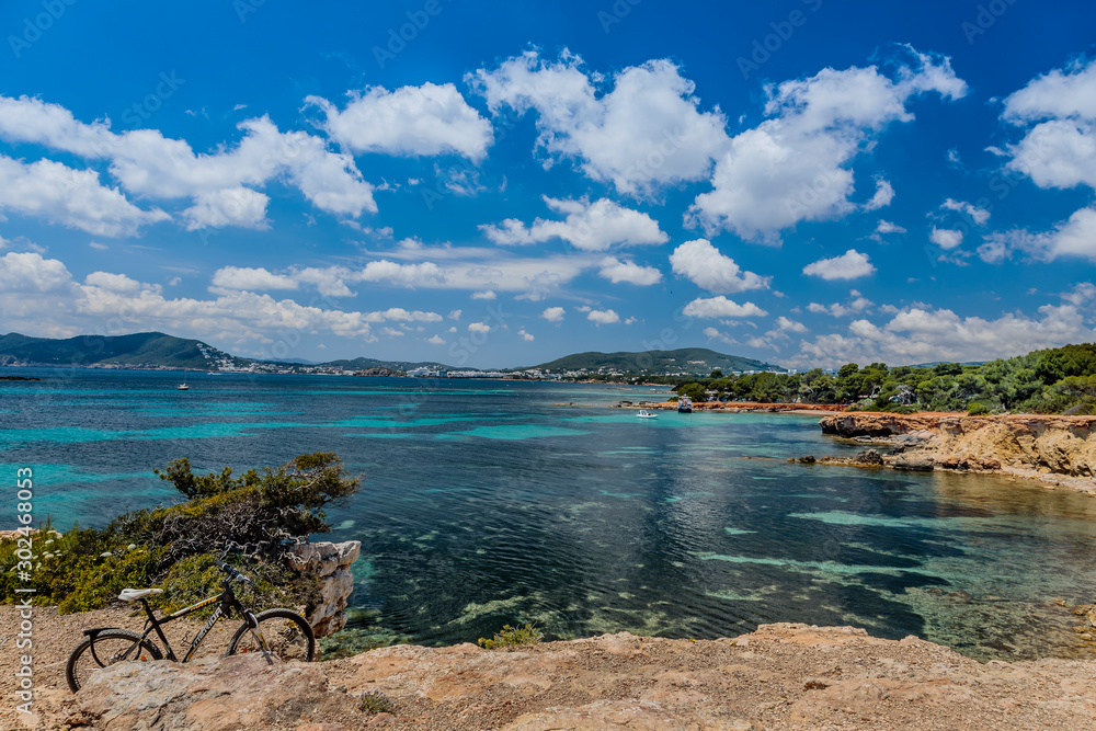 Fototapeta premium Blick vom Küstenweg nach Sta. Eulalia Ibiza