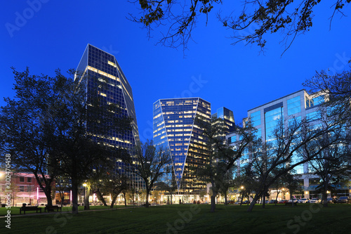 Cuadro en lienzo Regina, Canada city center after dark