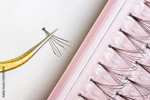 False eylashes extension tufts with tweezers
