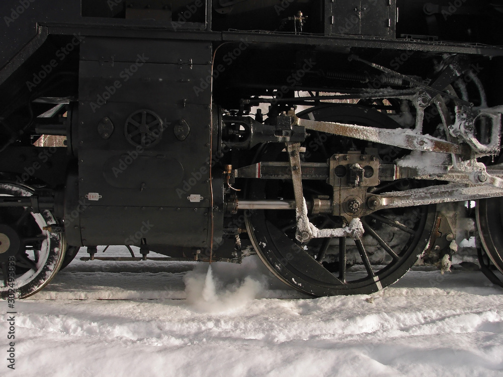 Fototapeta premium 冬の蒸気機関車の動輪