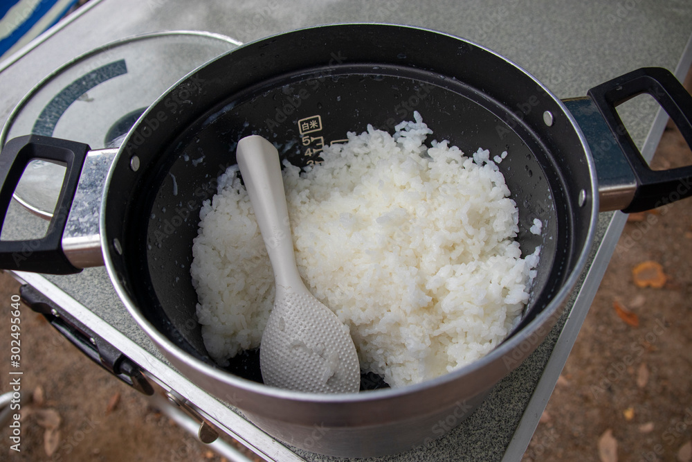 鍋で炊いた白飯