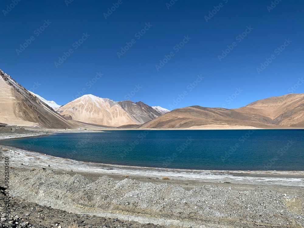 Naklejka premium lake in the mountains
