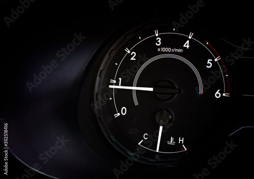 Rpm gauge, idle speed at 800 rpm and radiator temperature gauge.