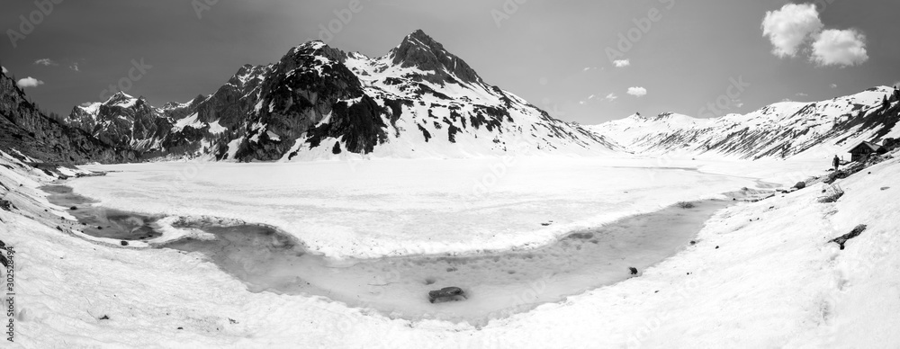 Der Tappenkarsee mit Schnee in Kleinarl Wagrain