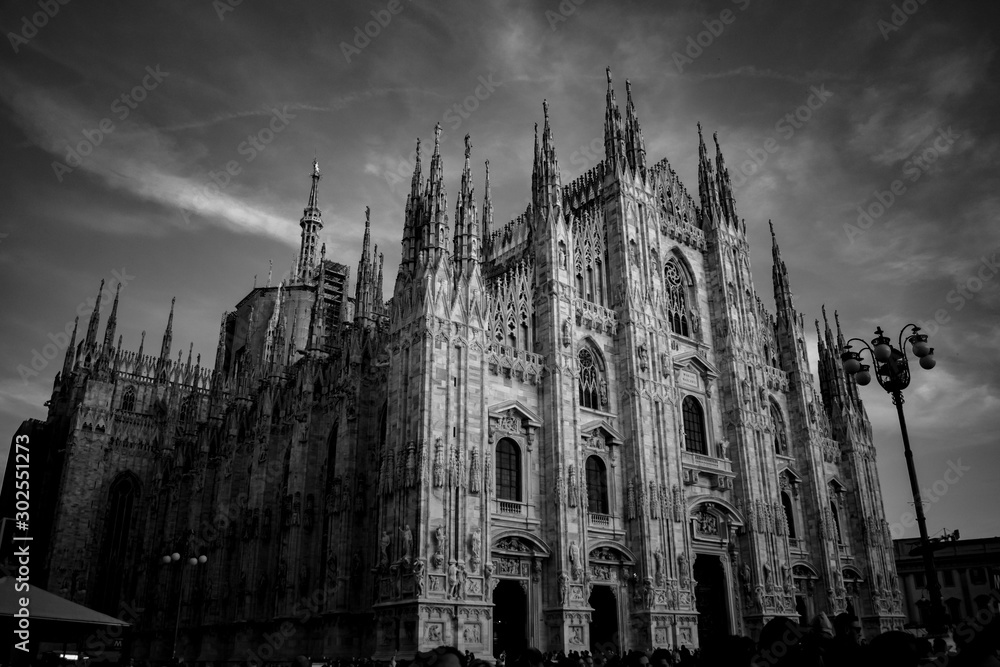 Fototapeta premium cathedral in milano city with black background