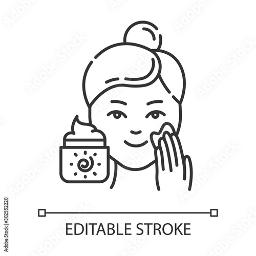 Applying sunscreen linear icon. Face sun protection. Skin care procedure. Facial treatment. Avoid sunburn. Thin line illustration. Contour symbol. Vector isolated outline drawing. Editable stroke