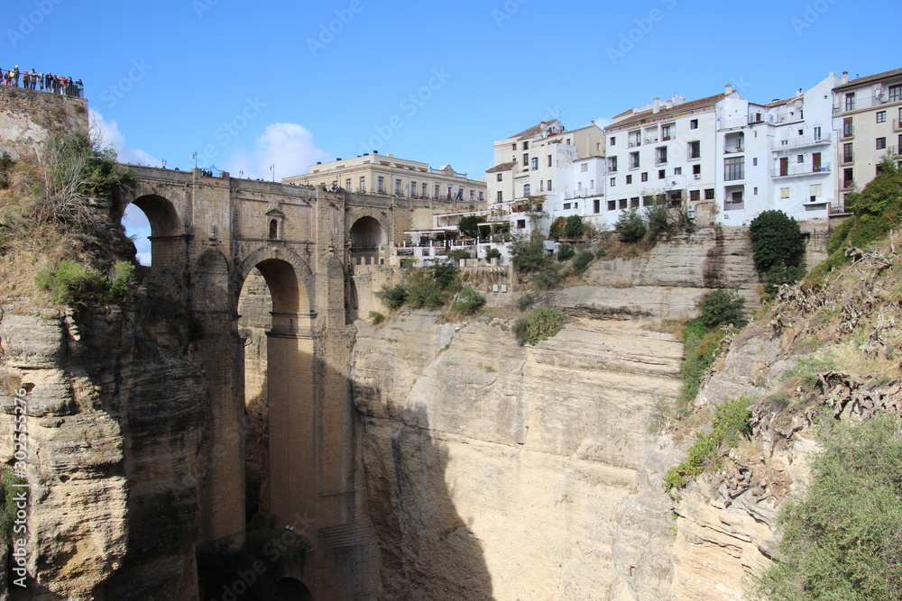 Puente Nuevo Brücke in Ronda Andalusien mit Blick auf die Häuser